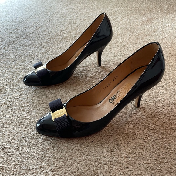 Salvatore Ferragamo navy blue patent leather pumps heels almond pointy toe 8.5 - Picture 3 of 13
